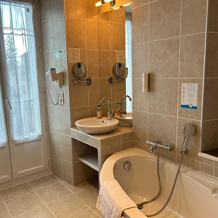 Logis De Paris Hotel 3*