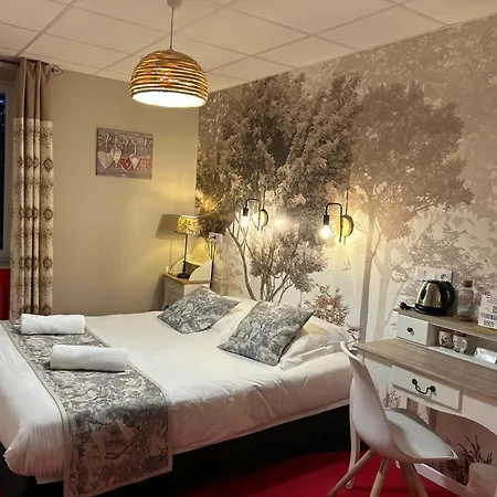 Logis De Paris 3*