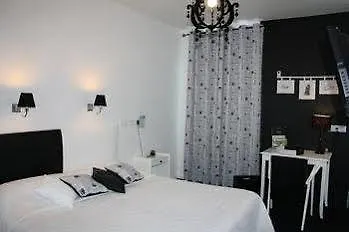 Logis De Paris 3*