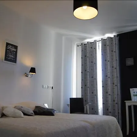 Hotel Logis De Paris 3*